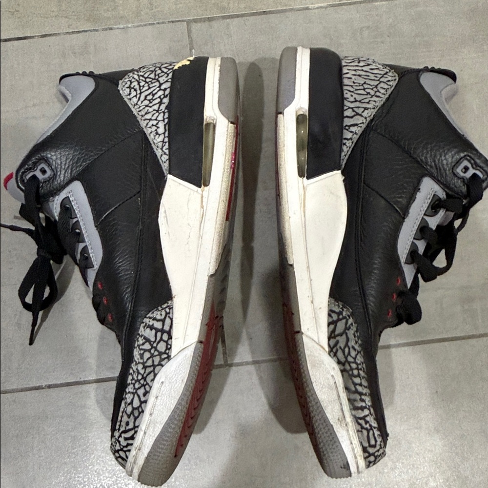 Air Jordan 3 Retro OG "Black Cement" - Picture 2 of 8